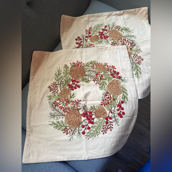 Pottery Barn Pinecone & Berry Embroidered Wreath 24" Pillow
Cover 24” 2 pc - Picture 1 of 6